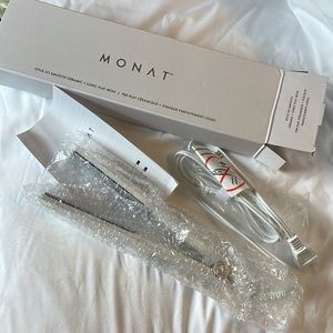 Monat Ceramic Ionic White Flat Iron Style So Smooth Brand New In Box NIB